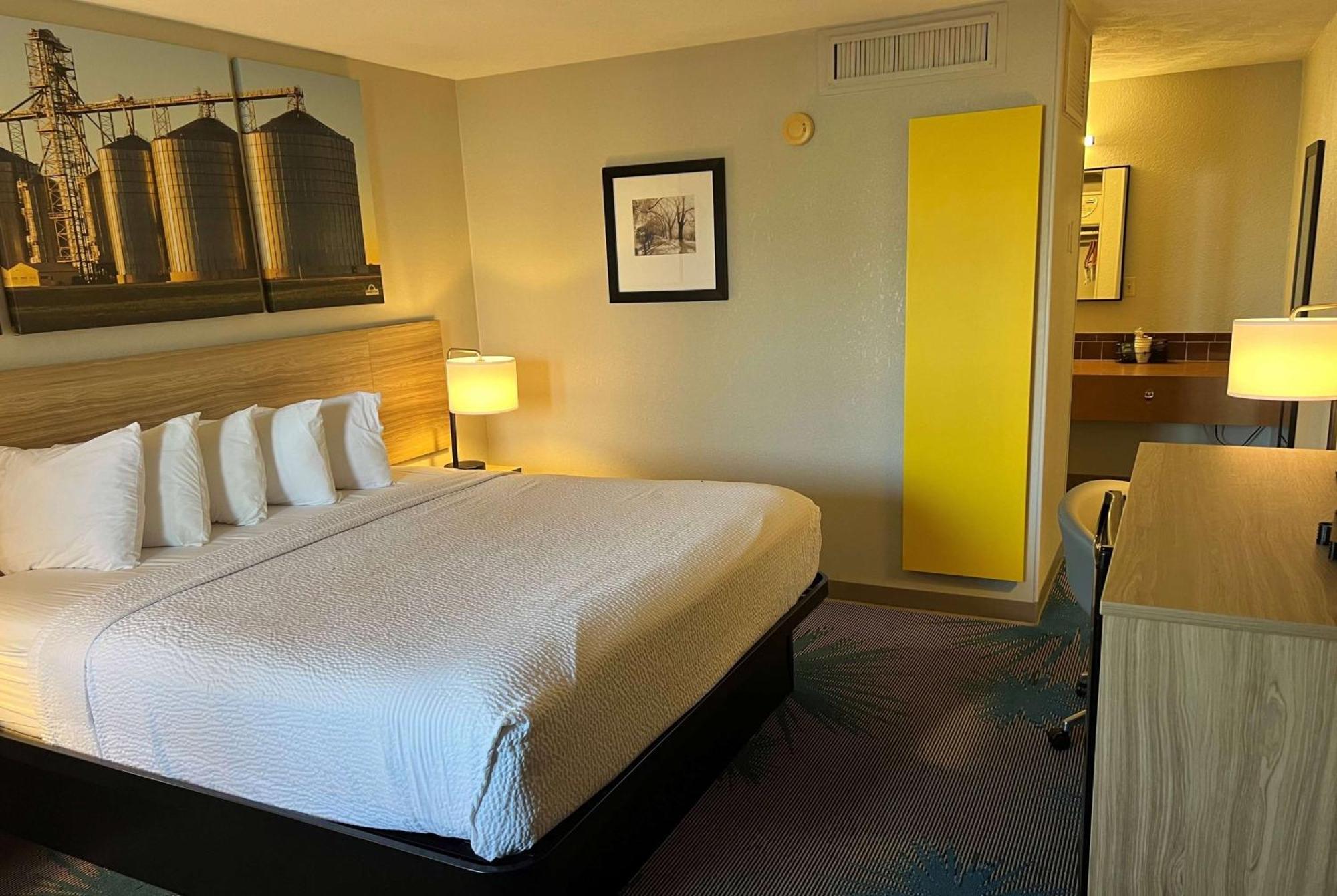 Days By Wyndham Hotel